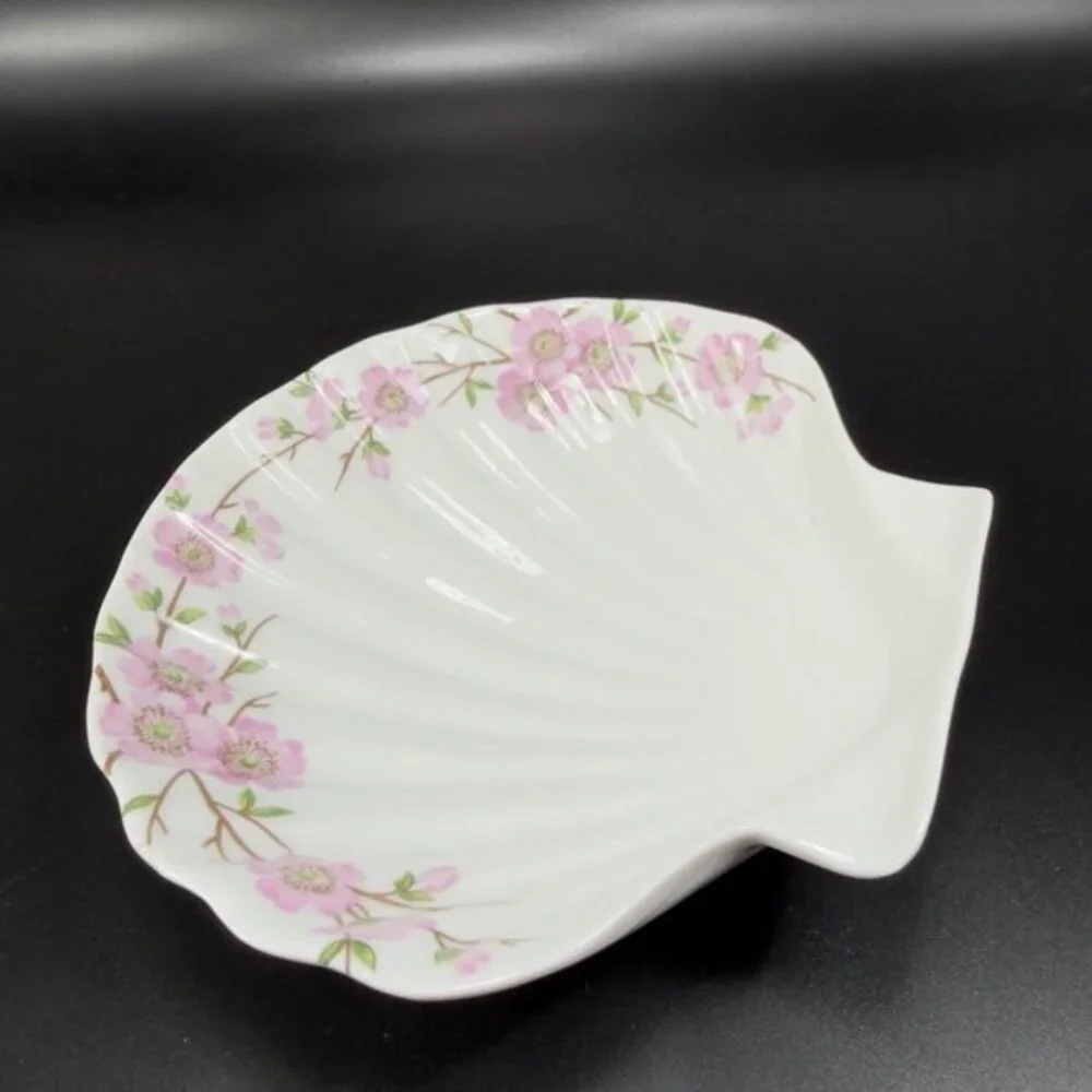 Porcelaine de Paris France Porcelain Shell Shaped Dish Plate Trinket Holder READ